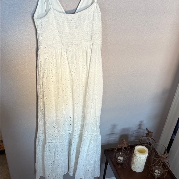 Simple White Eyelet Maxi Dress - Picture 5 of 8